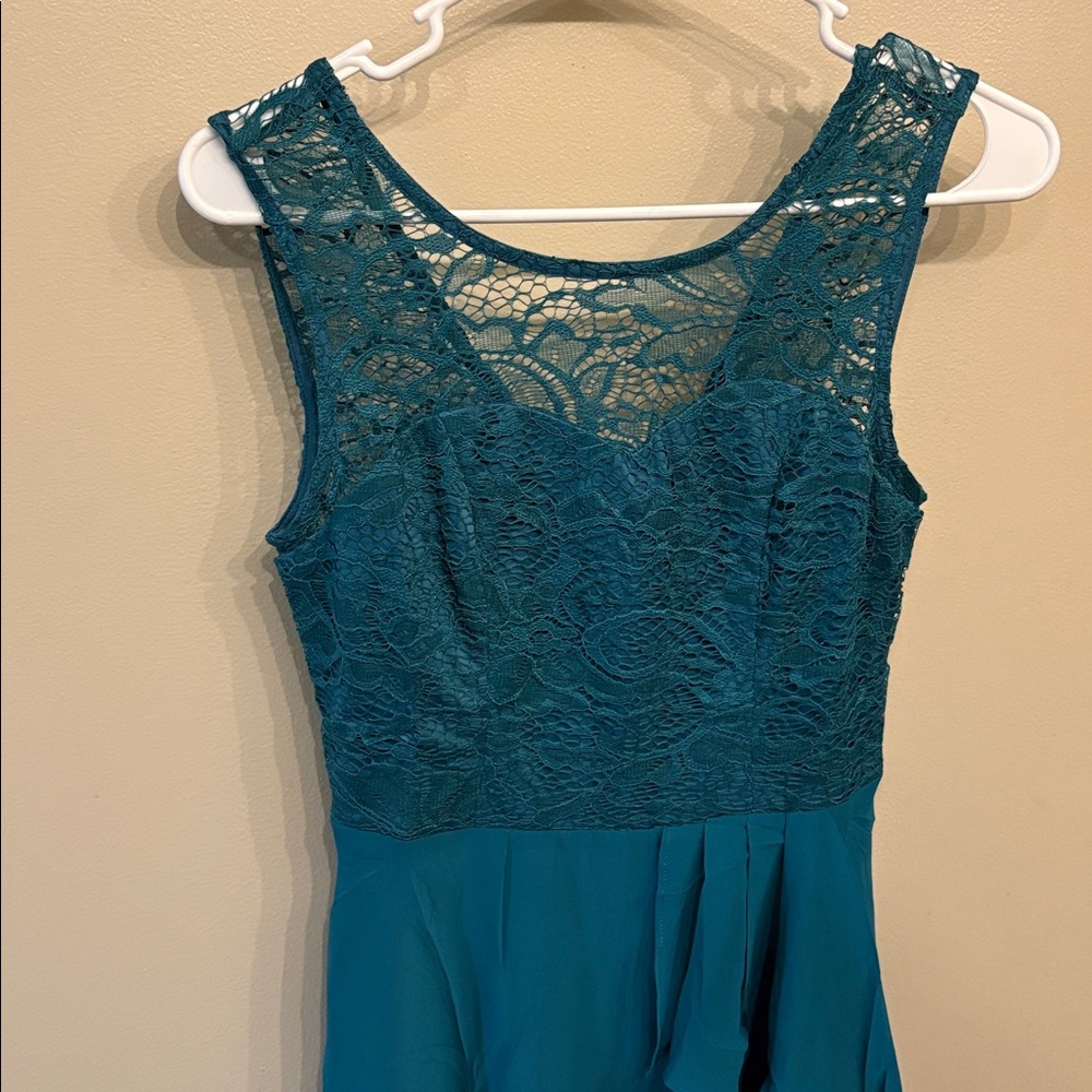 Chic Teal Lace Dress